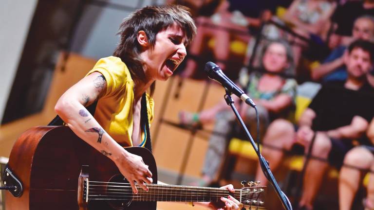 Zahara se entrega sobre el escenario y triunfa con su actuación en casa Zahara se entrega sobre el escenario y triunfa con su actuación en casa