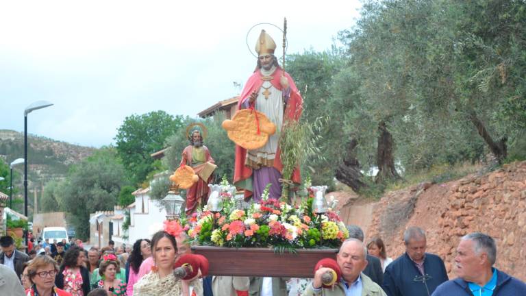 San Marcos sale a las calles de Hinojares a pesar de la lluvia