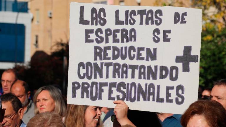 Multitudinaria manifestación contra el “desmantelamiento” del Hospital del Andújar Multitudinaria manifestación contra el “desmantelamiento” del Hospital del Andújar
