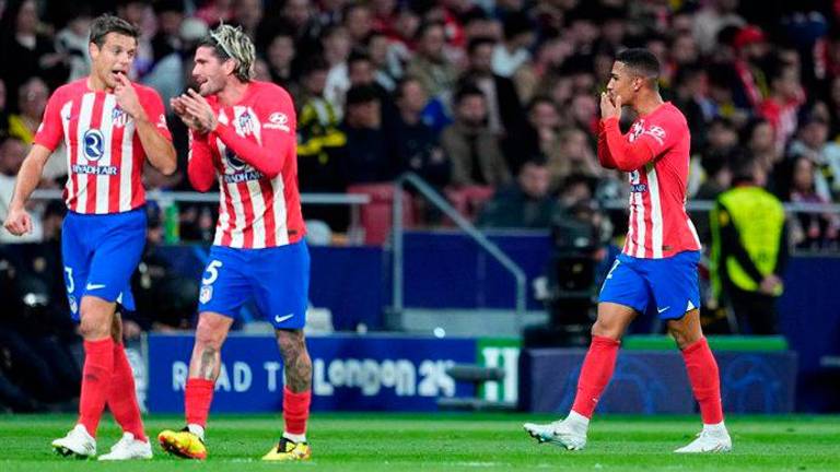 El Barça renace en París y el Atlético de Madrid deja a medias su trabajo ante el Dortmund El Barça renace en París y el Atlético de Madrid deja a medias su trabajo ante el Dortmund