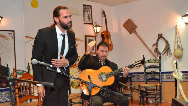 El duende de El Wilo emociona en la peña flamenca El Trillo El duende de El Wilo emociona en la peña flamenca El Trillo