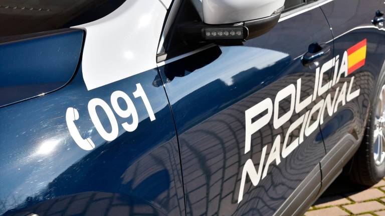 Apedrean a policías nacionales durante la detención de dos presuntos narcos en Cádiz Apedrean a policías nacionales durante la detención de dos presuntos narcos en Cádiz