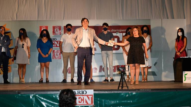 Reconocimientos “únicos” para quienes hacen brillar a la provincia Reconocimientos “únicos” para quienes hacen brillar a la provincia