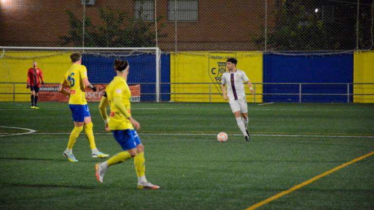 El Real Jaén cosecha su primer empate en Huétor Tájar (0-0) El Real Jaén cosecha su primer empate en Huétor Tájar (0-0)