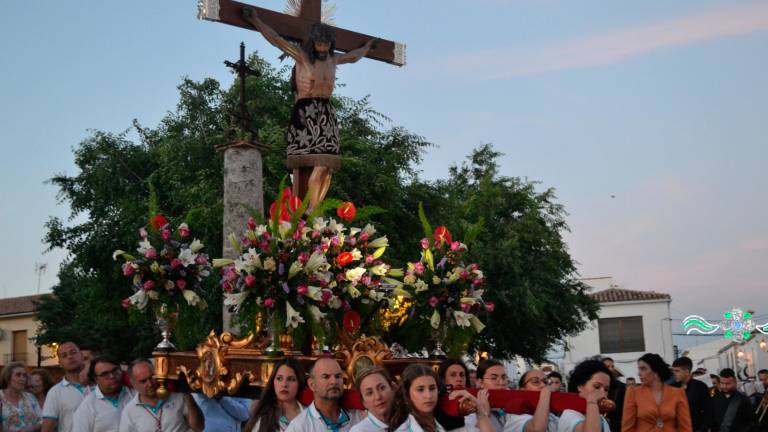 Nuestro Padre Jesús del Llano encandila en Baños de la Encina Nuestro Padre Jesús del Llano encandila en Baños de la Encina