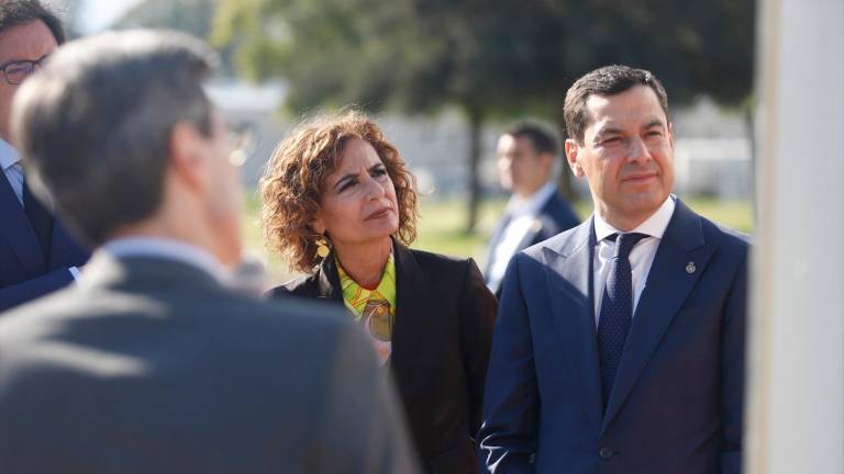 El PP repetiría mayoría absoluta con 15 puntos sobre el PSOE, que ganaría cinco escaños El PP repetiría mayoría absoluta con 15 puntos sobre el PSOE, que ganaría cinco escaños