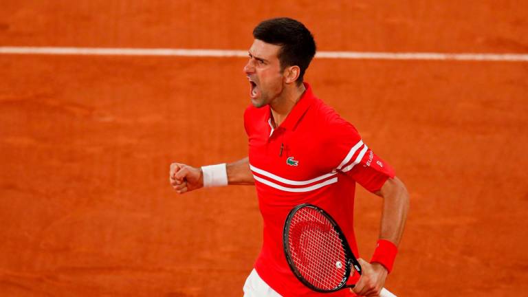 Nadal hinca la rodilla ante Djokovic, legendario duelo en París Nadal hinca la rodilla ante Djokovic, legendario duelo en París