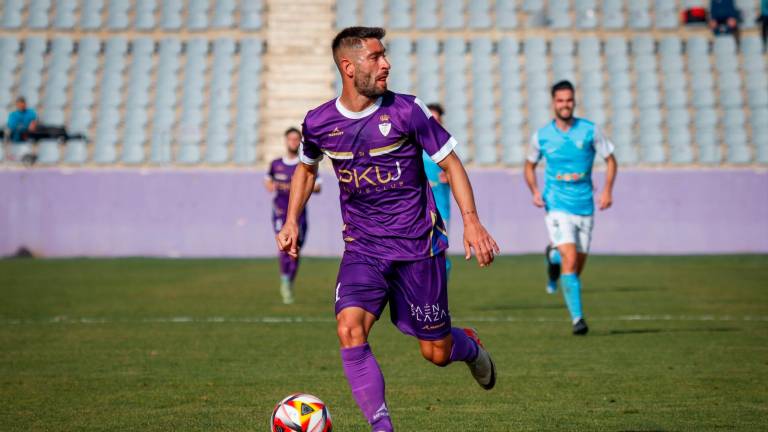 Mario Martos puede estar de baja en el Real Jaén entre 4 y 5 semanas Mario Martos puede estar de baja en el Real Jaén entre 4 y 5 semanas