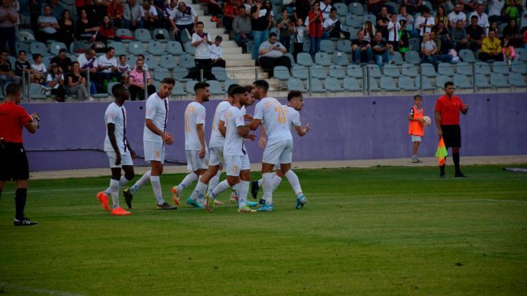 El Real Jaén pone la directa con la tercera victoria consecutiva (5-1) El Real Jaén pone la directa con la tercera victoria consecutiva (5-1)