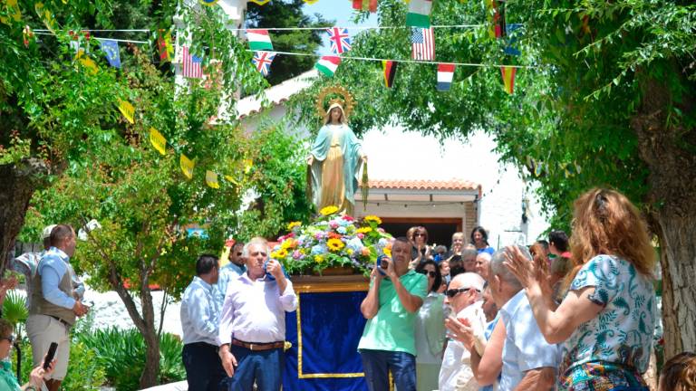 El calor no detiene la adoración en Onsares por la Milagrosa El calor no detiene la adoración en Onsares por la Milagrosa