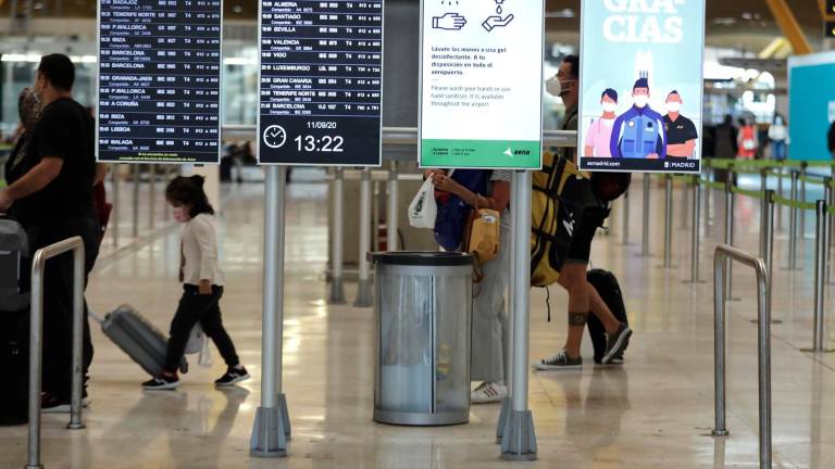 Parejas binacionales separadas por la pandemia siguen batallando con los Consulados para reunirse en España Parejas binacionales separadas por la pandemia siguen batallando con los Consulados para reunirse en España