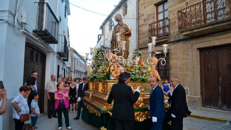 San Ginés de la Jara ensancha las calles de Sabiote a su paso rumbo a la ermita San Ginés de la Jara ensancha las calles de Sabiote a su paso rumbo a la ermita