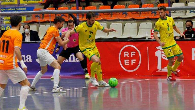 El Jaén Paraíso Interior se mete en problemas tras empatar ante el Ribera Navarra El Jaén Paraíso Interior se mete en problemas tras empatar ante el Ribera Navarra