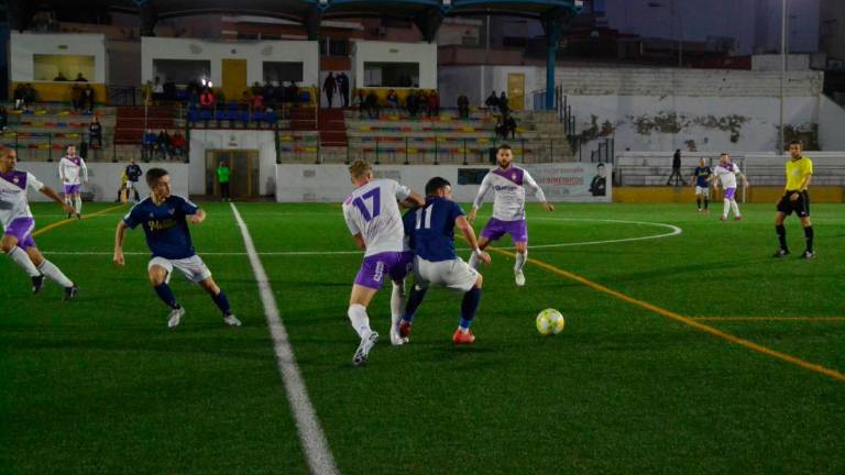 Un gol de Juanca vuelve a salvar al conjunto blanco Un gol de Juanca vuelve a salvar al conjunto blanco