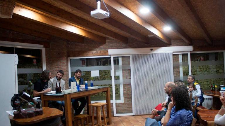 Versos bilingües que recorren la provincia Versos bilingües que recorren la provincia