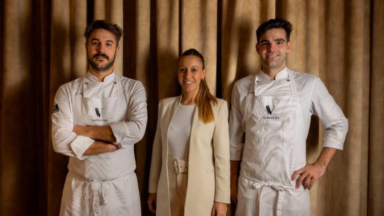 El chef Juan Carlos García; Laura Ferrer, jefa de Sala, y Jorge Ruiz, jefe de cocina. / Vandelvira Restaurante. 