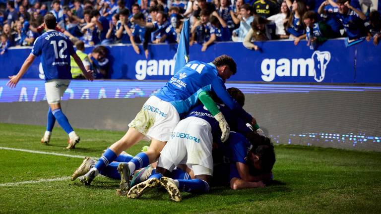El Oviedo vuelve a Primera 24 años después El Oviedo vuelve a Primera 24 años después