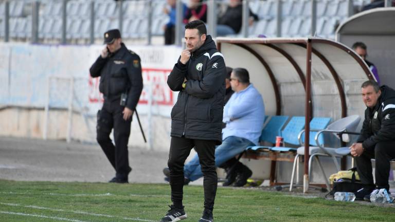 El Real Jaén pone la quinta marcha en un partido con dos caras