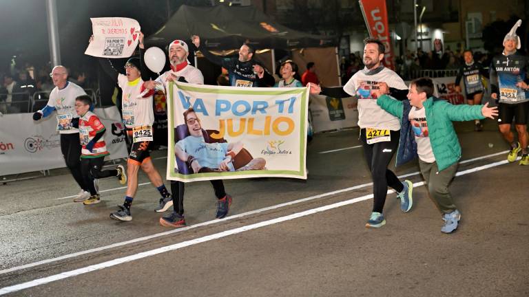 Las imágenes más emocionantes de la llegada a meta de San Antón Las imágenes más emocionantes de la llegada a meta de San Antón