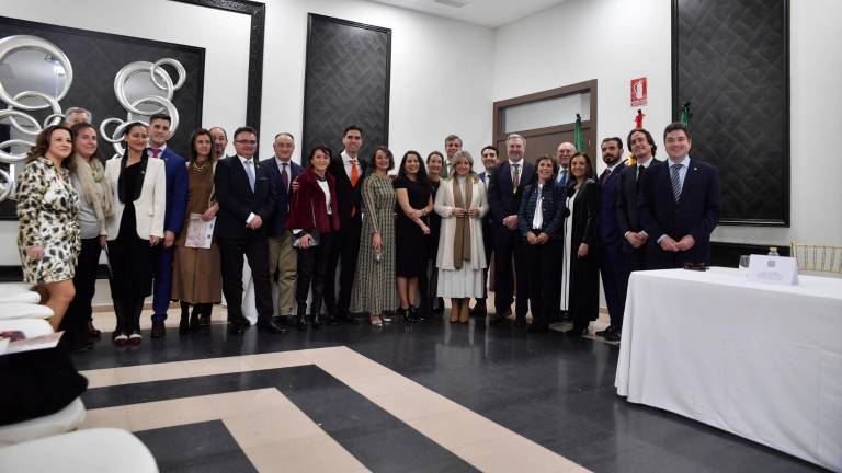 Distinciones a los nuevos colegiados por el día de los dentistas Distinciones a los nuevos colegiados por el día de los dentistas