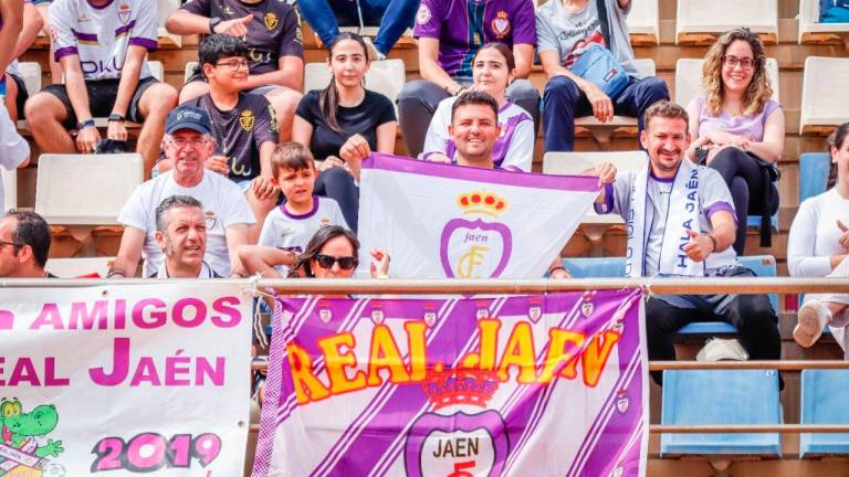 Aficionados del Real Jaén en el partido con El Ejido. / David Torres. 