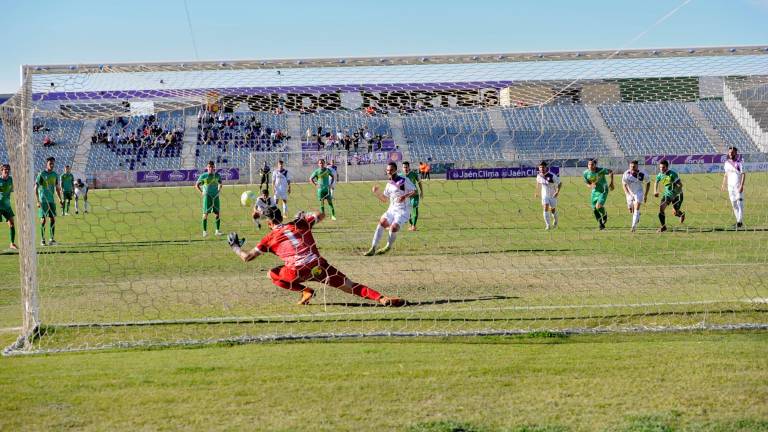 El Real Jaén pone la quinta marcha en un partido con dos caras El Real Jaén pone la quinta marcha en un partido con dos caras
