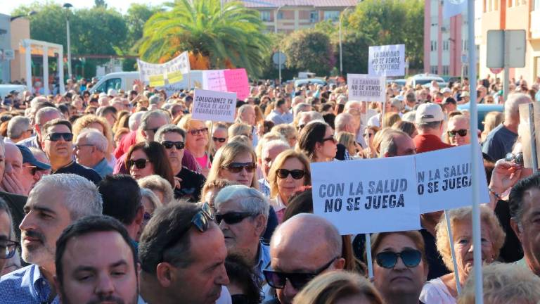 Multitudinaria manifestación contra el “desmantelamiento” del Hospital del Andújar Multitudinaria manifestación contra el “desmantelamiento” del Hospital del Andújar