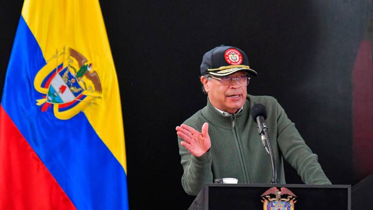 Petro ordena vacunar a toda la población colombiana frente a la fiebre amarilla antes de dos meses Petro ordena vacunar a toda la población colombiana frente a la fiebre amarilla antes de dos meses