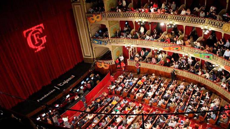 Tensión en el Teatro Falla de Cádiz por una chirigota “negacionista” Tensión en el Teatro Falla de Cádiz por una chirigota “negacionista”