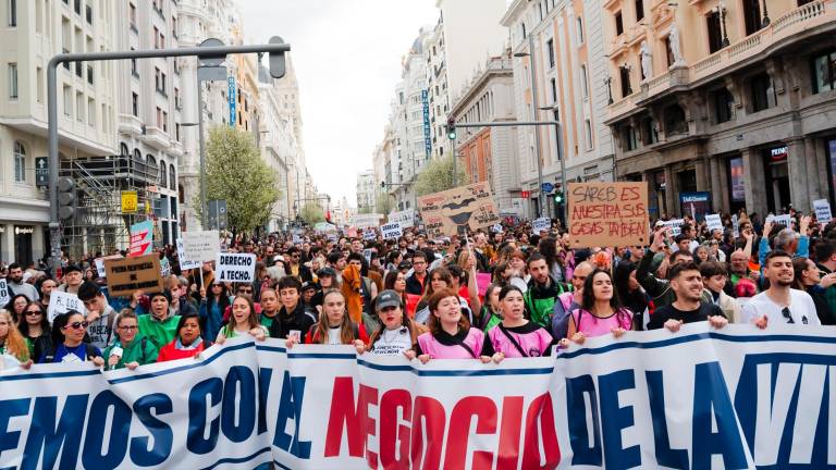 Miles de personas se manifiestan en Madrid por el derecho a una vivienda digna Miles de personas se manifiestan en Madrid por el derecho a una vivienda digna