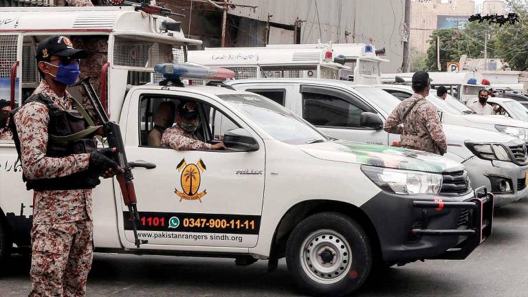 Aumentan a más de 50 los muertos por un atentado cerca de una mezquita en Pakistán Aumentan a más de 50 los muertos por un atentado cerca de una mezquita en Pakistán