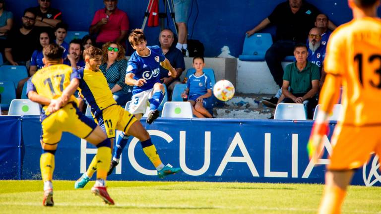 Javi Duarte coloca al Linares líder provisional de su grupo Javi Duarte coloca al Linares líder provisional de su grupo