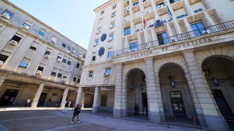 El juez procesa a siete exaltos cargos de la Junta por 261 millones en ayudas a trabajadores de Delphi El juez procesa a siete exaltos cargos de la Junta por 261 millones en ayudas a trabajadores de Delphi