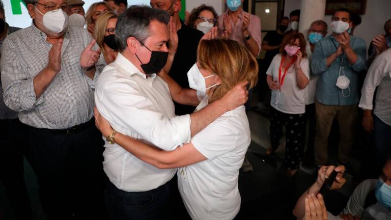 Espadas, tras ganar las primarias del PSOE-A con un 55% de apoyo: “Anuncio mi candidatura a la Secretaría General” Espadas, tras ganar las primarias del PSOE-A con un 55% de apoyo: “Anuncio mi candidatura a la Secretaría General”