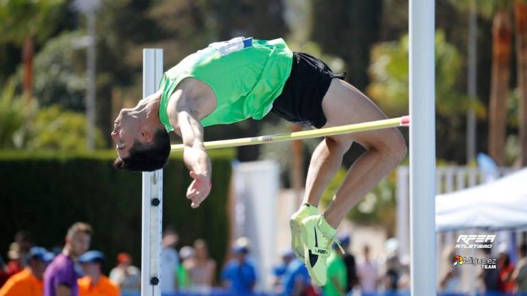 Carlos Rojas vuela en Nerja para su cuarto título nacional en altura Carlos Rojas vuela en Nerja para su cuarto título nacional en altura