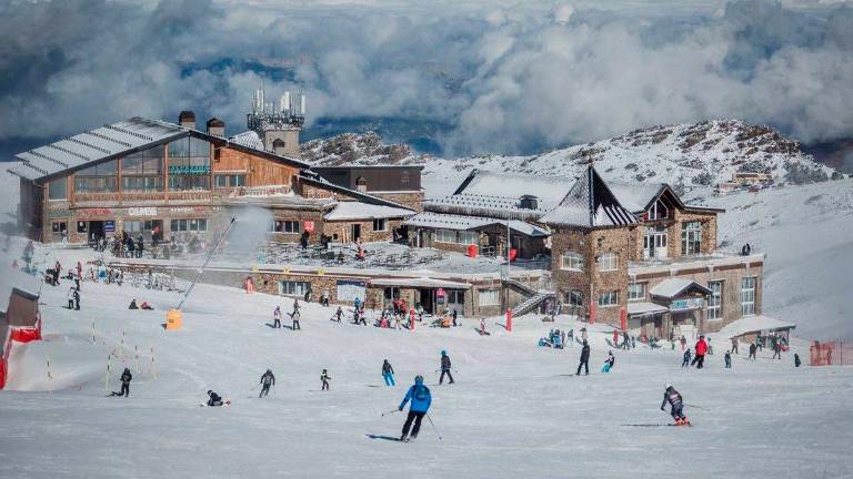 Sierra Nevada abre este domingo la zona de Veleta y alcanza los 20 kilómetros esquiables Sierra Nevada abre este domingo la zona de Veleta y alcanza los 20 kilómetros esquiables