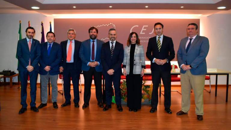Aplauso muy merecido a los empresarios Aplauso muy merecido a los empresarios