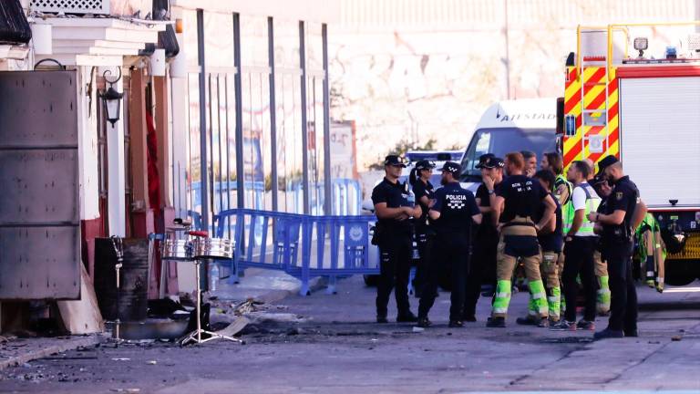 Un incendio en una discoteca de Murcia obliga a desalojar a cientos de personas Un incendio en una discoteca de Murcia obliga a desalojar a cientos de personas