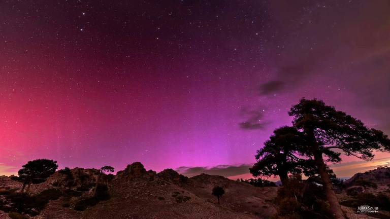 La espectacular aurora boreal desde los Campos de Hernán Pelea La espectacular aurora boreal desde los Campos de Hernán Pelea