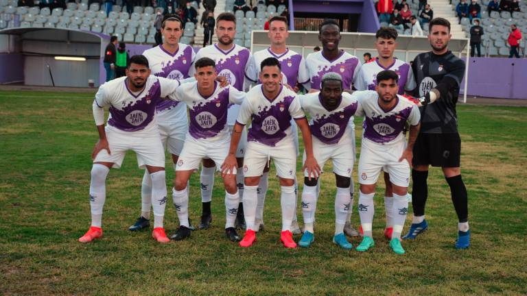 Mala imagen del Real Jaén que deja escapar dos puntos ante el Torreperogil (0-0) Mala imagen del Real Jaén que deja escapar dos puntos ante el Torreperogil (0-0)