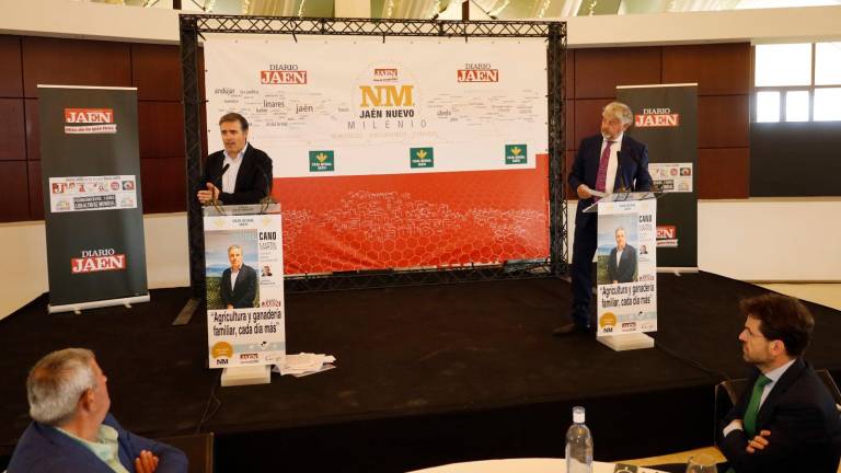 Cristóbal Cano sostiene que el agricultor debe estar en el centro de un modelo productivo social Cristóbal Cano sostiene que el agricultor debe estar en el centro de un modelo productivo social