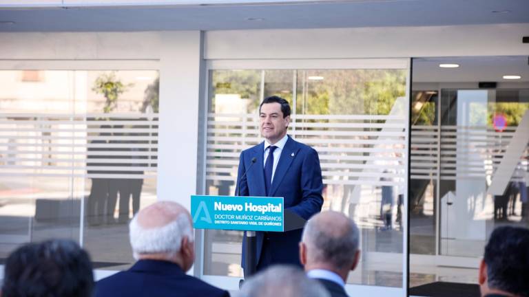 Moreno defiende el esfuerzo de su gobierno por garantizar la sanidad pública Moreno defiende el esfuerzo de su gobierno por garantizar la sanidad pública