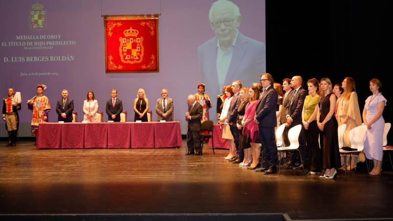 Una noche histórica de reconocimiento y orgullo a un jiennense singular, en imágenes Una noche histórica de reconocimiento y orgullo a un jiennense singular, en imágenes