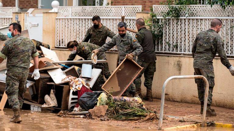 Una joven bailenense gana el certamen nacional “Carta a un militar español” Una joven bailenense gana el certamen nacional “Carta a un militar español”