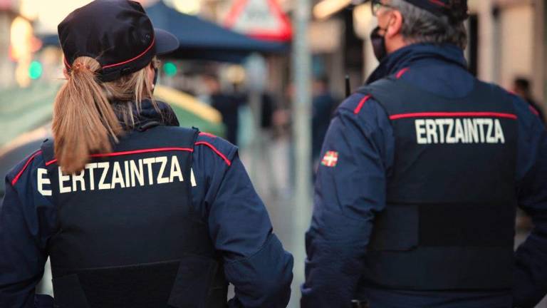 Fallece una mujer que pernoctaba en una plaza de Bilbao Fallece una mujer que pernoctaba en una plaza de Bilbao