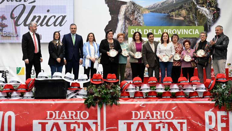 Reconocimiento al talento artesanal y con nombre de mujer de Sierra Mágina en la Gala Jaén Única Reconocimiento al talento artesanal y con nombre de mujer de Sierra Mágina en la Gala Jaén Única