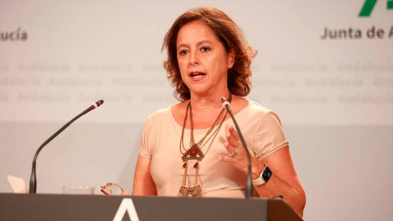 Arrecian las críticas a la gestión sanitaria del Gobierno de Juanma Moreno Arrecian las críticas a la gestión sanitaria del Gobierno de Juanma Moreno