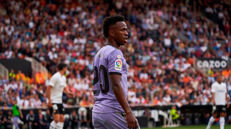 La Policía detiene a tres jóvenes por los insultos racistas a Vinicius en Mestalla La Policía detiene a tres jóvenes por los insultos racistas a Vinicius en Mestalla
