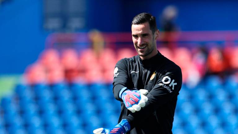El portero español del PSG Sergio Rico abandona la UCI y pasa a planta El portero español del PSG Sergio Rico abandona la UCI y pasa a planta