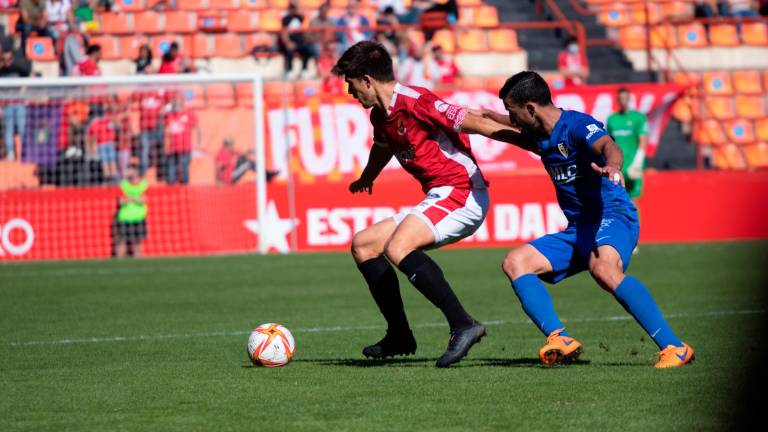 El Linares Deportivo pierde ante el Nástic de Tarragona (3-1) El Linares Deportivo pierde ante el Nástic de Tarragona (3-1)